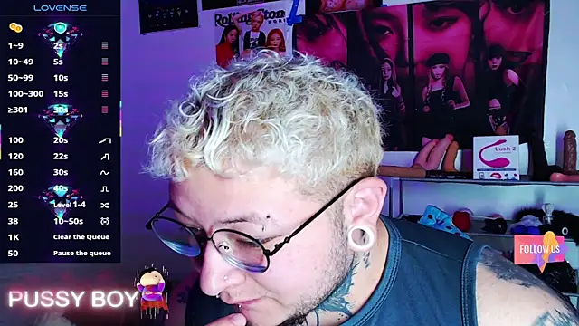 Snapshot of princeFtm chatting on March 9, 3:26 pm princeFtm online show from March 9, 3:26 pm