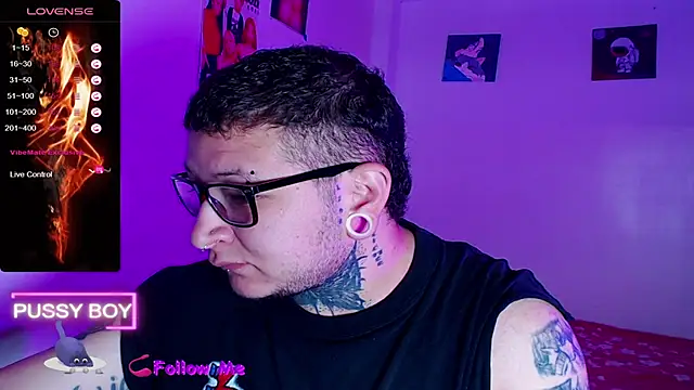 Snapshot of princeFtm chatting on November 27, 1:22 pm princeFtm online show from November 27, 1:22 pm