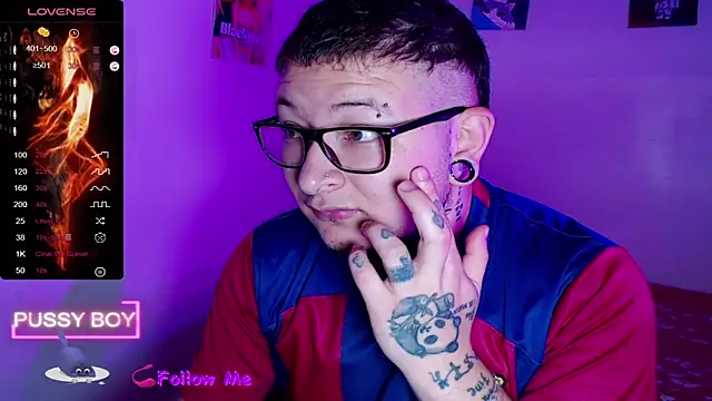 Snapshot of princeFtm chatting on November 9, 3:38 pm princeFtm online show from November 9, 3:38 pm