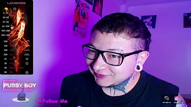 Snapshot of princeFtm chatting on November 23, 1:21 pm princeFtm online show from November 23, 1:21 pm