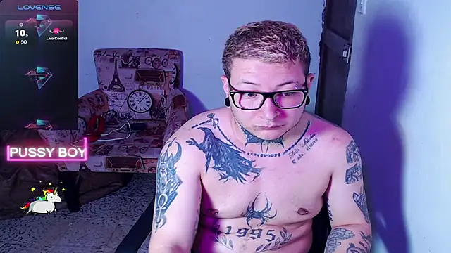 Snapshot of princeFtm chatting on February 22, 9:15 pm princeFtm online show from February 22, 9:15 pm