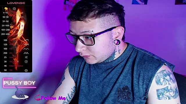 Snapshot of princeFtm chatting on November 15, 2:32 pm princeFtm online show from November 15, 2:32 pm