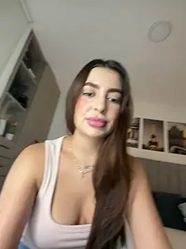 Snapshot of caralella chatting on May 12, 8:37 pm caralella online show from May 12, 8:37 pm