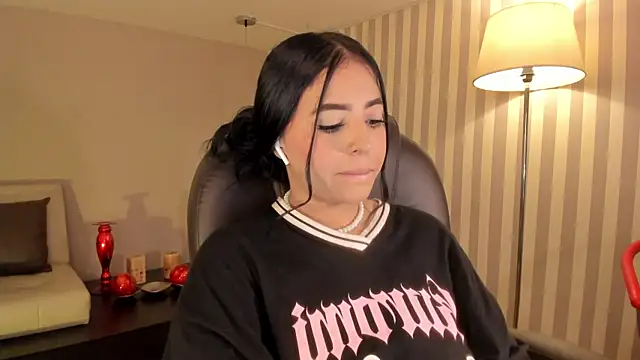 Maaiitee online show from November 5, 1:03 pm