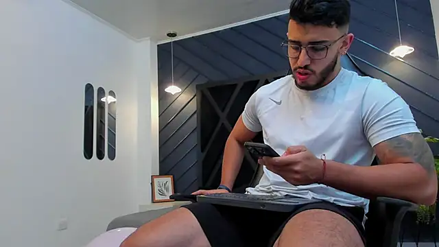 Liam Kleiin online show from November 1, 11:15 am