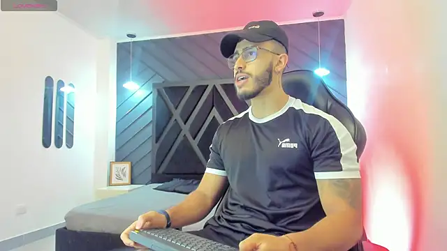 Liam Kleiin online show from November 15, 11:25 am