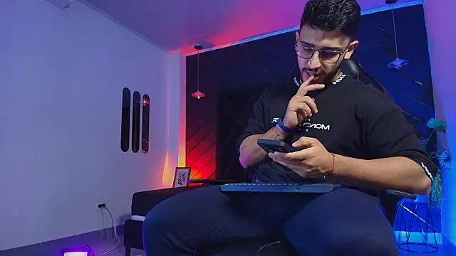 Liam Kleiin online show from April 8, 11:33 am