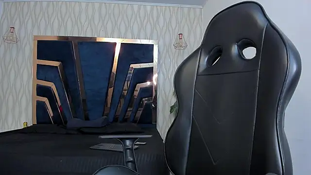 Liam Kleiin online show from February 15, 8:30 pm