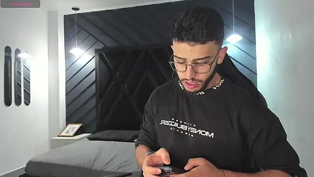 Liam Kleiin online show from November 12, 11:25 am