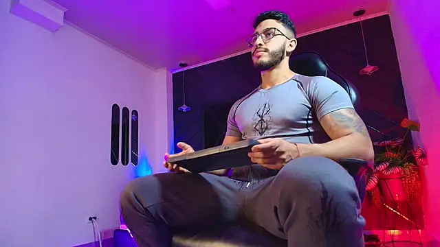 Liam Kleiin online show from April 13, 11:47 am