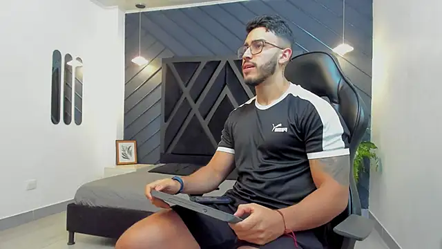 Liam Kleiin online show from October 25, 11:20 am