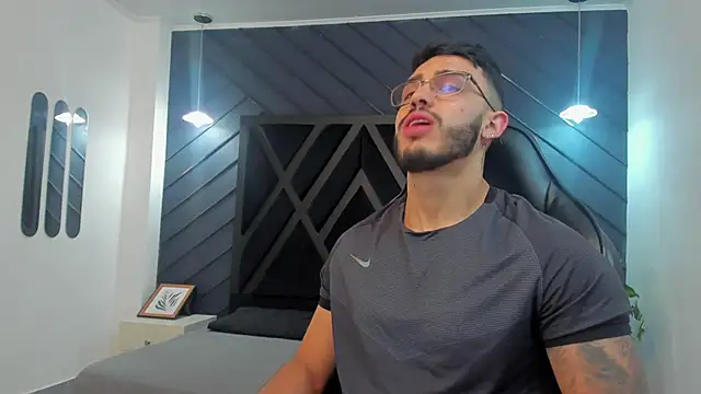 Liam Kleiin online show from November 11, 11:38 am