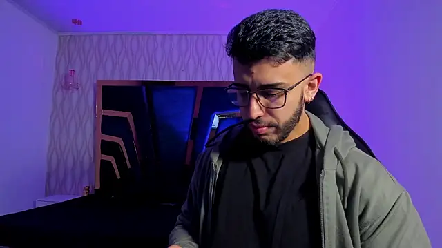 Liam Kleiin online show from March 26, 11:30 am