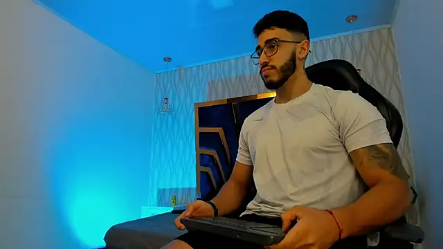 Liam Kleiin online show from November 28, 11:21 am