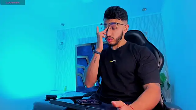 Liam Kleiin online show from November 27, 11:21 am