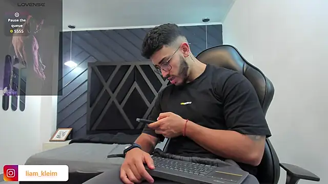 Liam Kleiin online show from November 10, 11:26 am