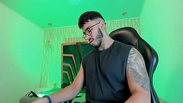 Liam Kleiin online show from November 26, 11:21 am