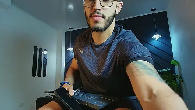 Liam Kleiin online show from March 31, 11:23 am