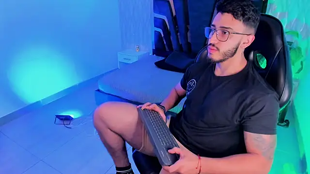 Liam Kleiin online show from December 4, 11:31 am