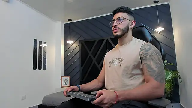 Liam Kleiin online show from November 2, 2:11 pm