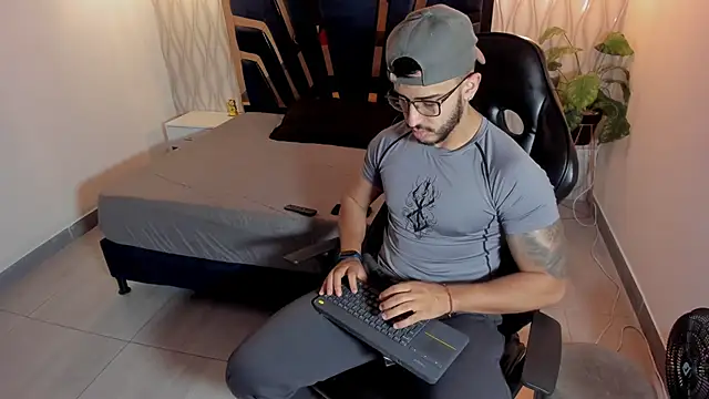 Liam Kleiin online show from March 25, 11:20 am