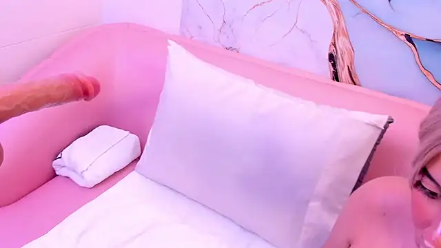 taylor cupper online show from October 29, 4:44 am