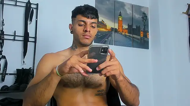 Snapshot of JuanBlade chatting on October 16, 5:21 pm JuanBlade online show from October 16, 5:21 pm