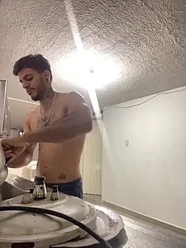 Snapshot of JuanBlade chatting on November 4, 11:36 am JuanBlade online show from November 4, 11:36 am