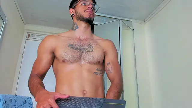 Snapshot of JuanBlade chatting on March 11, 3:12 pm JuanBlade online show from March 11, 3:12 pm