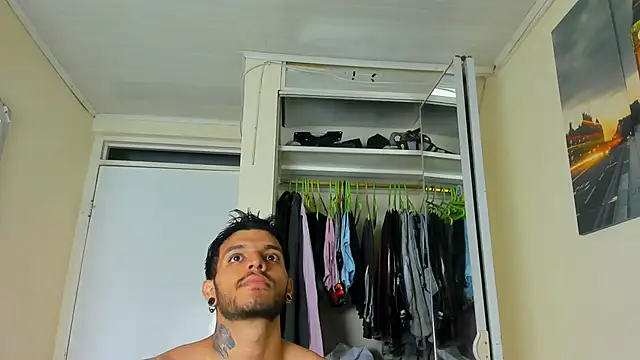 Snapshot of JuanBlade chatting on September 10, 1:48 am JuanBlade online show from September 10, 1:48 am