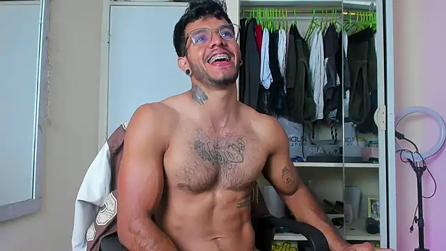 Snapshot of JuanBlade chatting on March 19, 2:48 am JuanBlade online show from March 19, 2:48 am