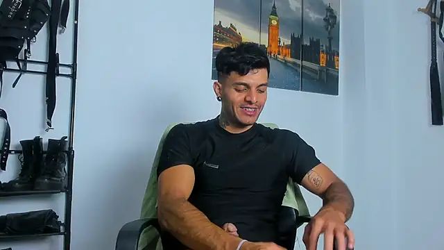 Snapshot of JuanBlade chatting on October 18, 2:46 am JuanBlade online show from October 18, 2:46 am