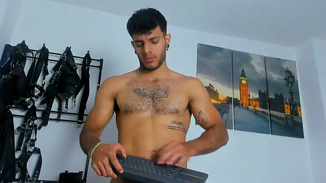 Snapshot of JuanBlade chatting on October 25, 2:22 am JuanBlade online show from October 25, 2:22 am