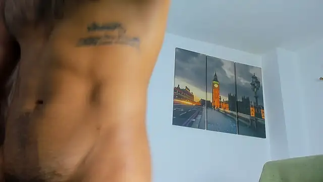 Snapshot of JuanBlade chatting on October 21, 5:34 pm JuanBlade online show from October 21, 5:34 pm