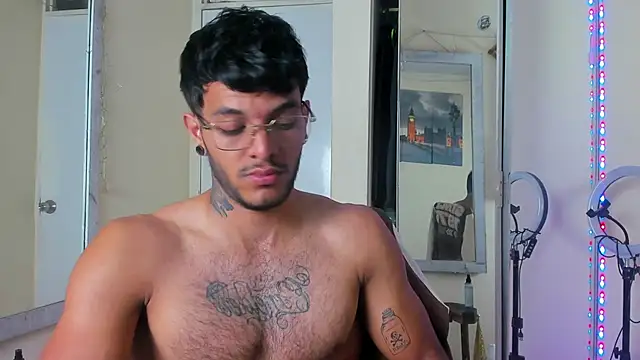 Snapshot of JuanBlade chatting on March 20, 1:13 am JuanBlade online show from March 20, 1:13 am