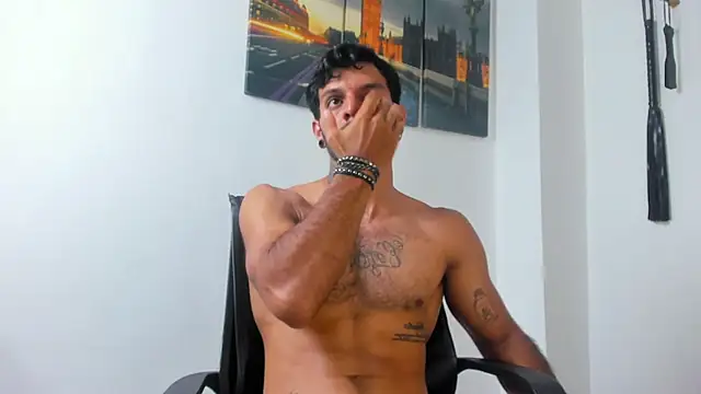 Snapshot of JuanBlade chatting on December 16, 3:11 am JuanBlade online show from December 16, 3:11 am