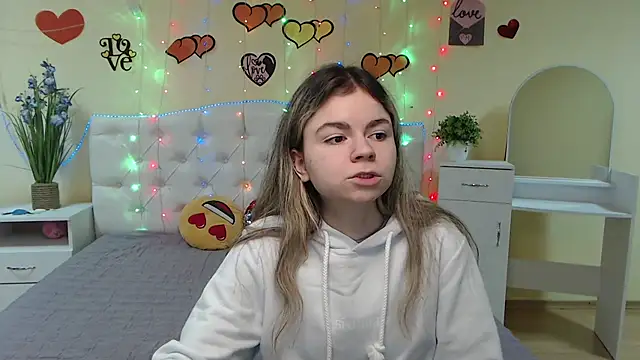 TinaRedly online show from March 3, 6:24 pm