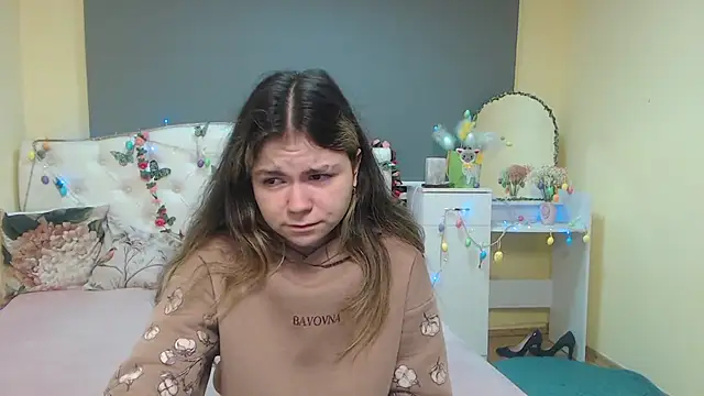 TinaRedly online show from April 11, 5:37 am