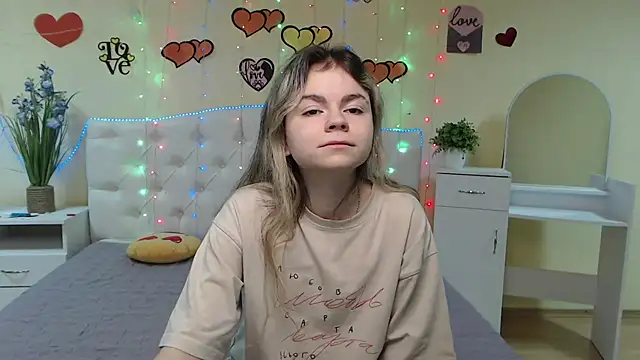 TinaRedly online show from March 13, 4:05 am