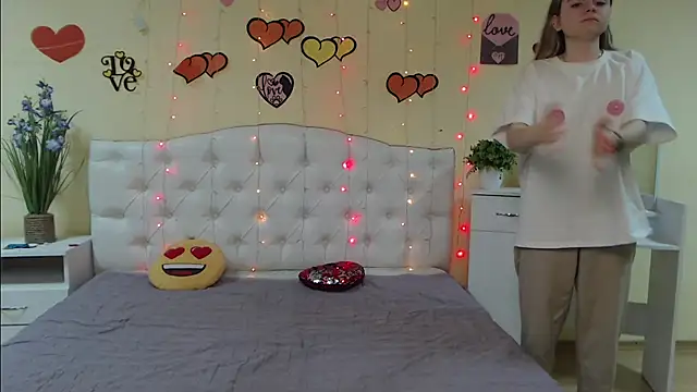 TinaRedly online show from March 9, 4:33 pm