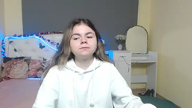 TinaRedly online show from May 3, 5:12 am