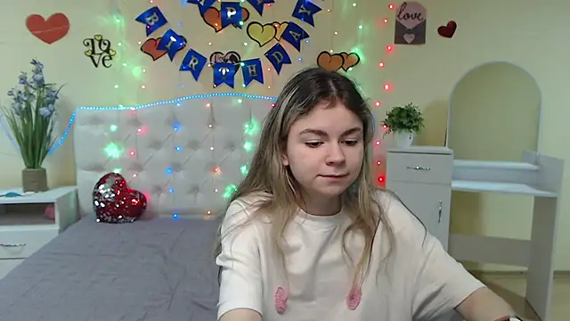 TinaRedly online show from March 3, 12:45 am