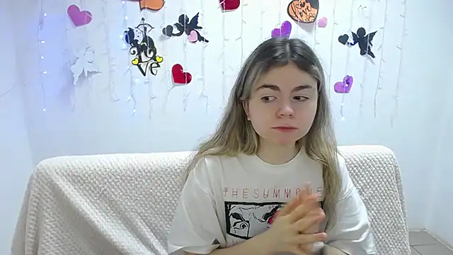 TinaRedly online show from March 1, 1:32 am