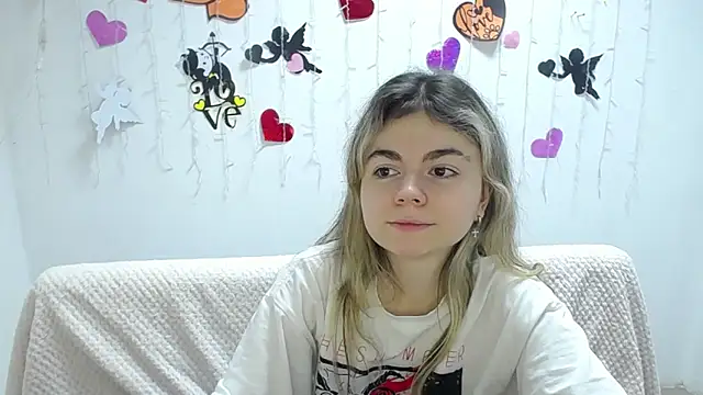 TinaRedly online show from March 1, 4:47 am