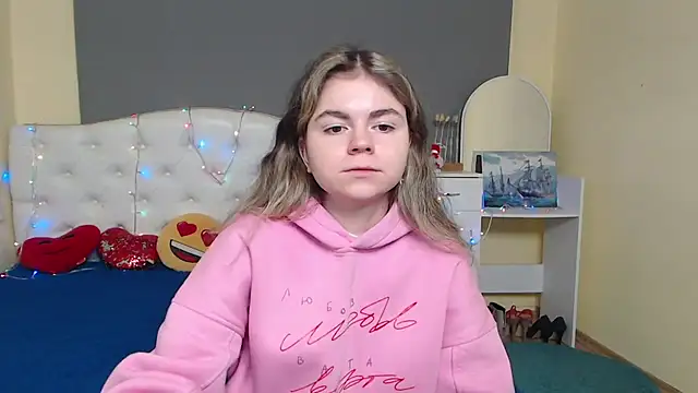 TinaRedly online show from December 4, 6:40 pm