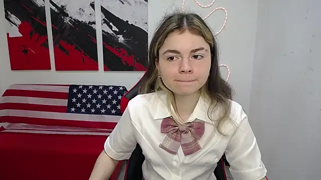 TinaRedly online show from July 4, 5:17 pm