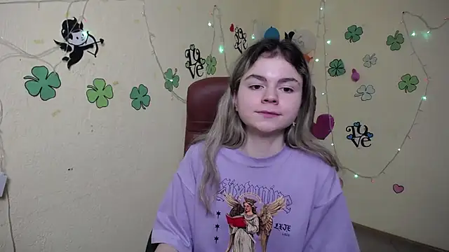 TinaRedly online show from March 14, 9:21 pm