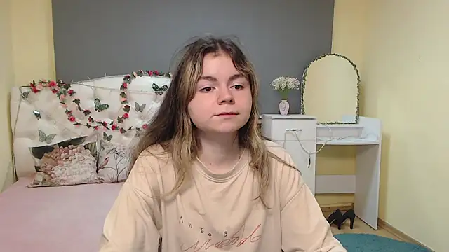 TinaRedly online show from March 29, 5:47 pm