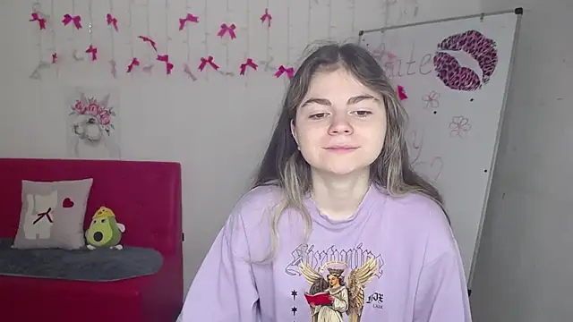 TinaRedly online show from May 4, 11:35 am