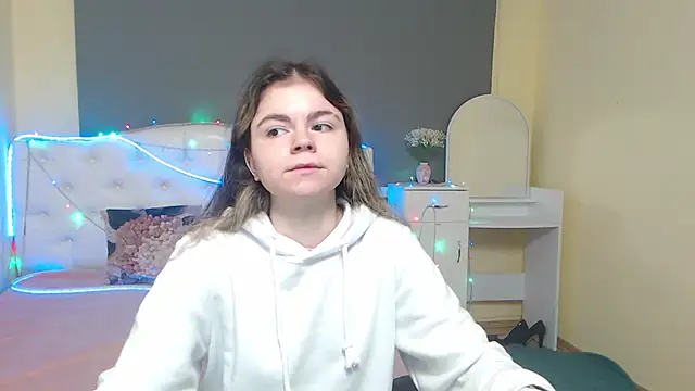 TinaRedly online show from May 9, 5:22 am